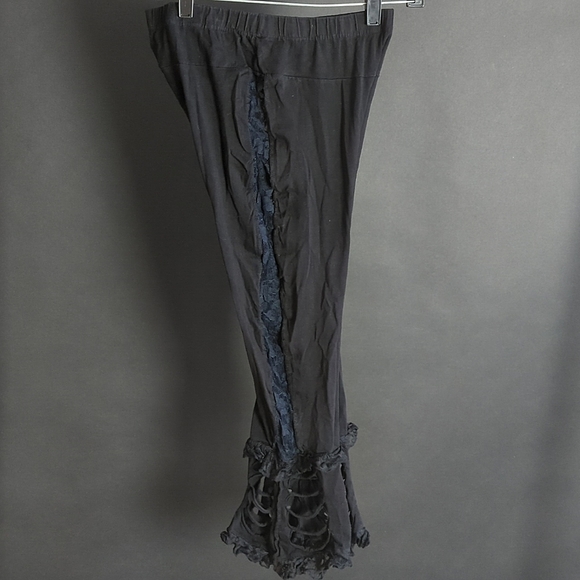 Festival Lace Ruffled Leggings - Picture 5 of 6